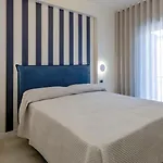 Crystal & Esmeralda Apartment *
