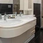 Crystal & Esmeralda Apartman